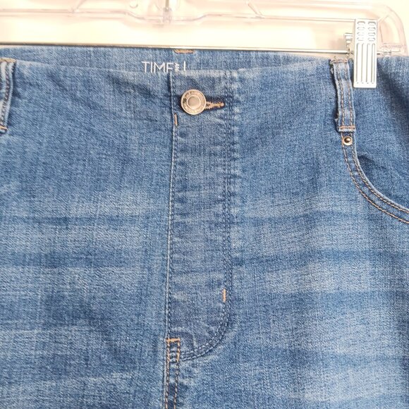 TIME & TRU Women's 20 / XXL Med Wash Stretch Denim Capris Pull-On /5-Pocket‎ C4 - Picture 8 of 13